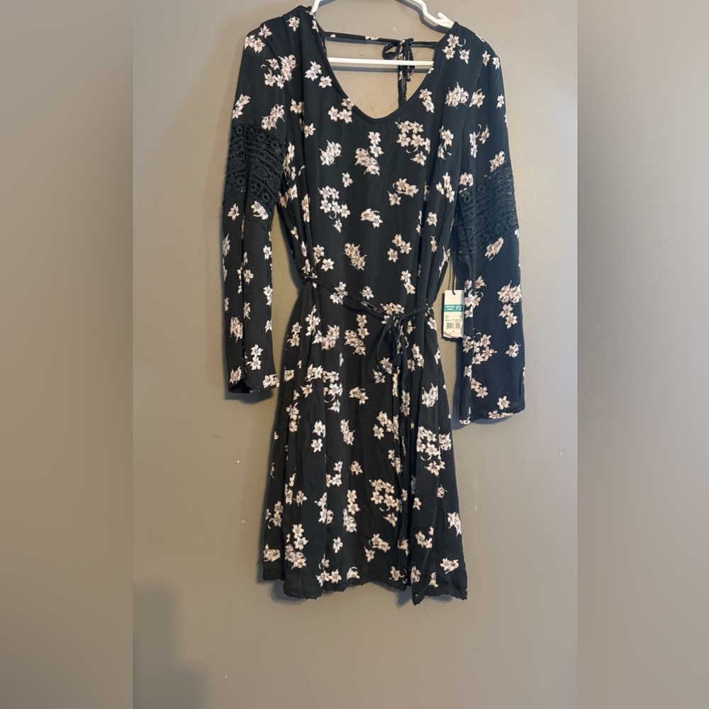 NWT Dex Navy Floral Long Sleeve Dress